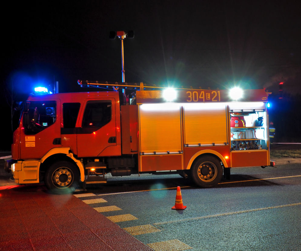 Ogromna tragedia na Muranowie. W spalonym mieszkaniu znaleźli zwęglone zwłoki człowieka i psa