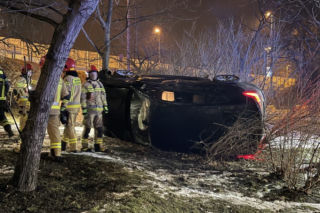 Most Gdański. Samochód spadł ze skarpy! Wypadek w Warszawie niczym sceny kaskaderskie! [MAMY ZDJĘCIA]