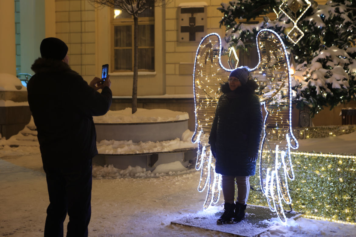 Śnieżny Lublin wieczorową porą