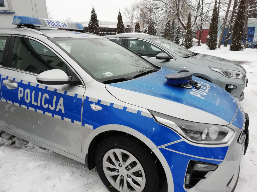 Bełchatów: Policja ma dwa nowe radiowozy! Ruszą do pracy w prewencji i pionie kryminalnym [FOTO]