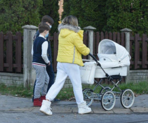Pierwszy spacer Małgorzaty Rozenek z dziećmi po kwarantannie