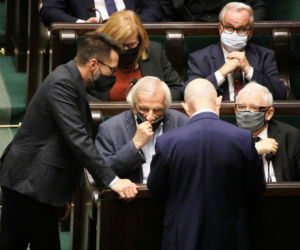 Tak maseczkę w Sejmie nosił Ryszard Terlecki. Teraz ma koronawirusa