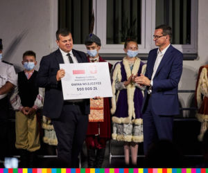 Premier Mateusz Morawiecki przyjechał na Podlasie i rozdaje czeki 