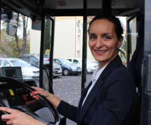 Marta Brzozowska, setna kobieta za kierownicą autobusu MZA