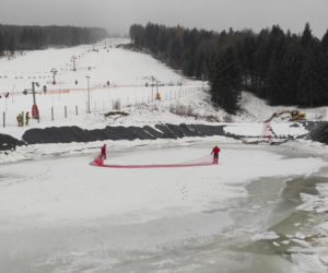 Bieszczady. Strażacy uratowali koziołka z lodu [ZDJĘCIA]