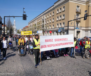 Marsz Godności Osób Niepełnosprawnych w Białymstoku. Ponad tysiąc osób przeszło ulicami miasta