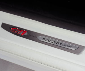 Skoda Octavia RS Challenge vs Peugeot 308 GTi