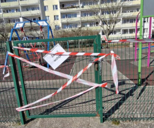 Dramatyczny wypadek na placu zabaw przy ulicy Malinowskiego w Toruniu