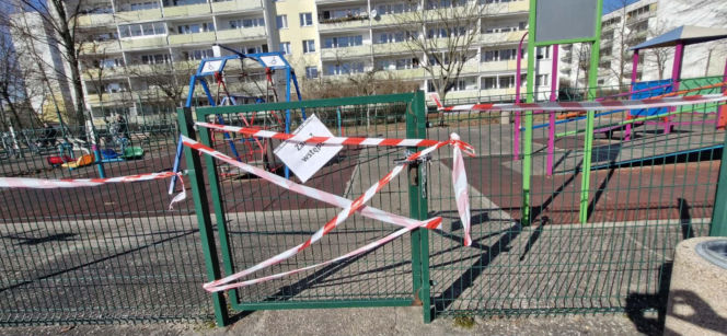 Dramatyczny wypadek na placu zabaw przy ulicy Malinowskiego w Toruniu