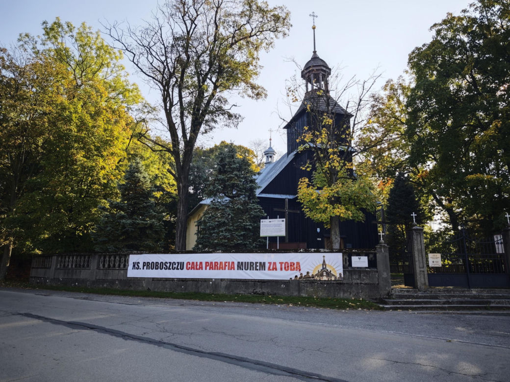 Protest w sprawie odwołania proboszcza w Grojcu