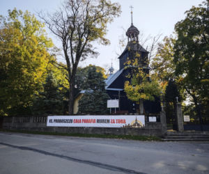 Protest w sprawie odwołania proboszcza w Grojcu