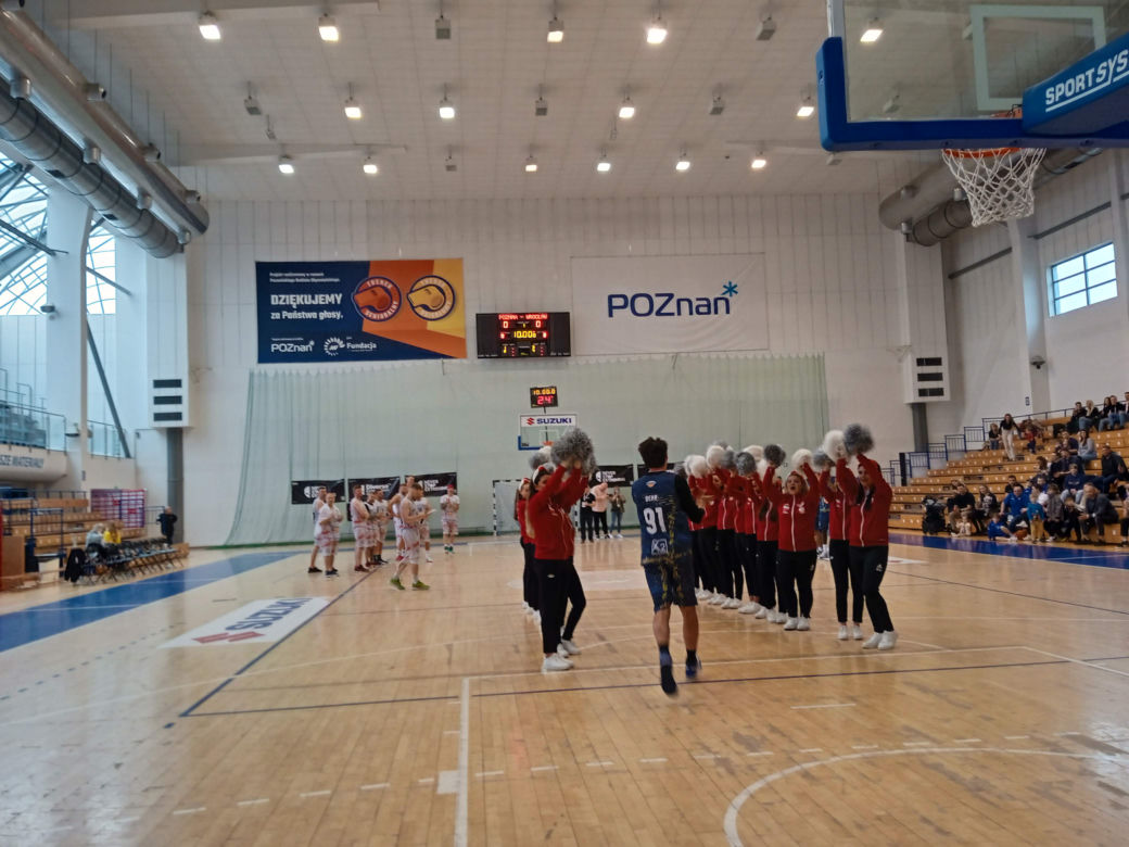 Charytatywna Bitwa Miast Poznań kontra Bydgoszcz. Gwiazdy grały w koszykówkę