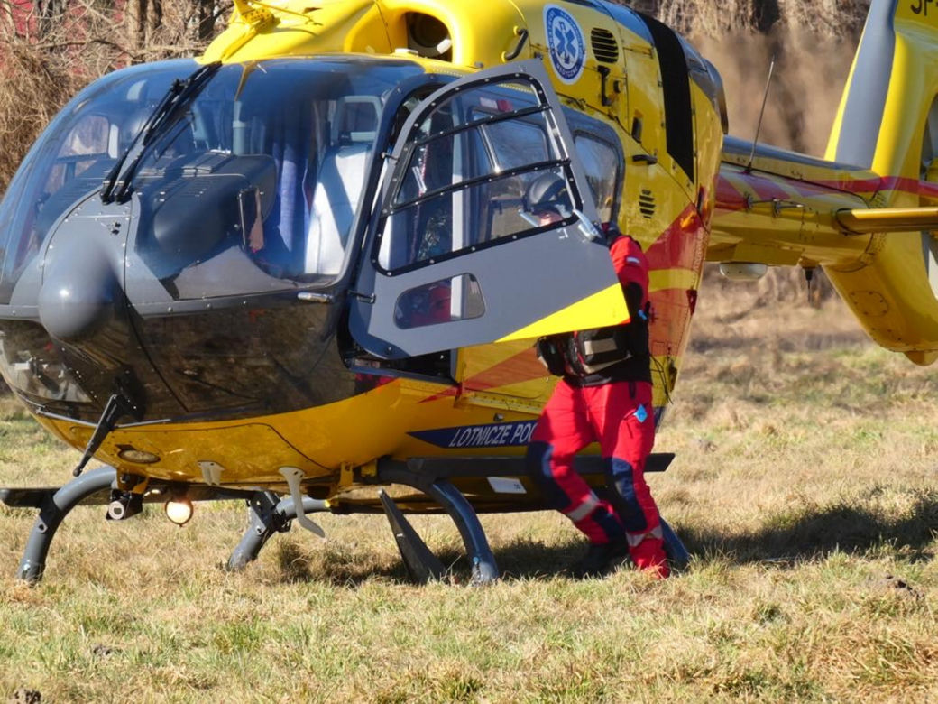Dramat pod Pruszkowem. 82-latek wjechał rowerem prosto pod koła samochodu