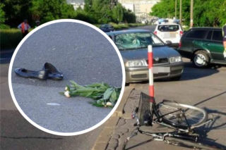 Z nóg rowerzystki spadły czarne baleriny. Koszmar na drodze. Kierowcy to święte krowy