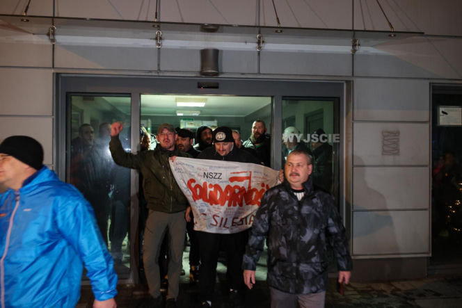 Górnicy PG Silesia wyjechali na powierzchnię po zakończeniu podziemnego protestu