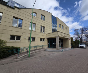 Miał molestować i prześladować pięć kobiet. Ruszył proces fizjoterapeuty z trzebnickiego szpitala