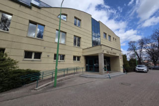 Miał molestować i prześladować pięć kobiet. Ruszył proces fizjoterapeuty z trzebnickiego szpitala