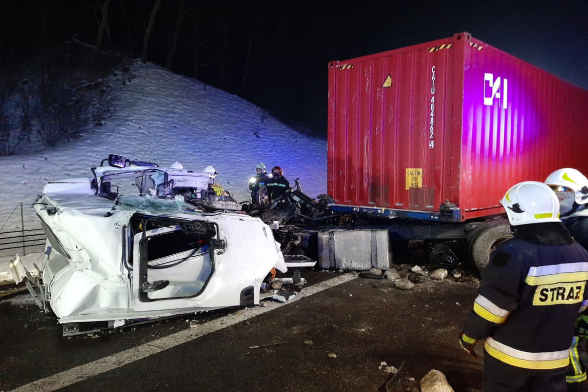 MASAKRA na autostradzie A1! Zderzyły się trzy ciężarówki