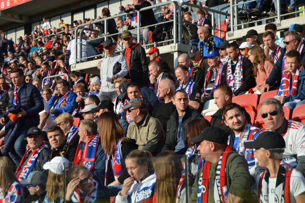 Górnik Zabrze - Arka Gdynia: Nieważny styl, ważne punkty [ZDJĘCIA KIBICÓW]