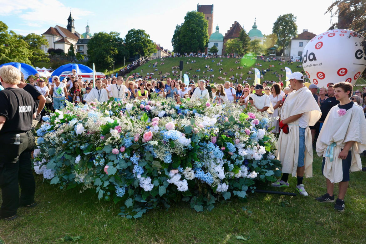 Tak Warszawa powitała lato. Wianki nad Wisłą 2024 