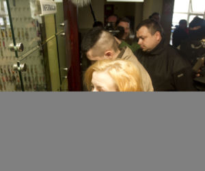 KATARZYNA WAŚNIEWSKA I BARETEK WAŚNIEWSKI W PROKURATURZE - NOWE ZDJĘCIA 