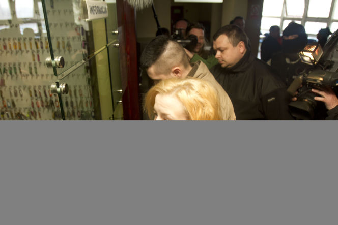 KATARZYNA WAŚNIEWSKA I BARETEK WAŚNIEWSKI W PROKURATURZE - NOWE ZDJĘCIA 