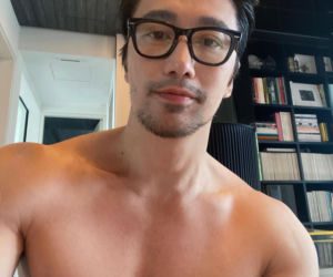 Ma już 60 lat, a wygląda na 3 razy mniej. Chuando Tan zachwyca formą!