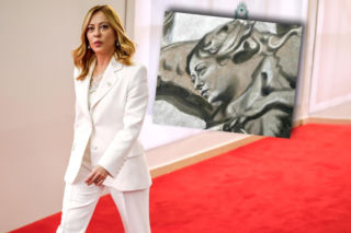 Namalowali Meloni jako anioła w bazylice?! Skandal w Rzymie