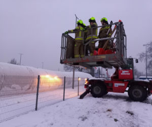 Zapadło się zadaszenie lodowiska! 