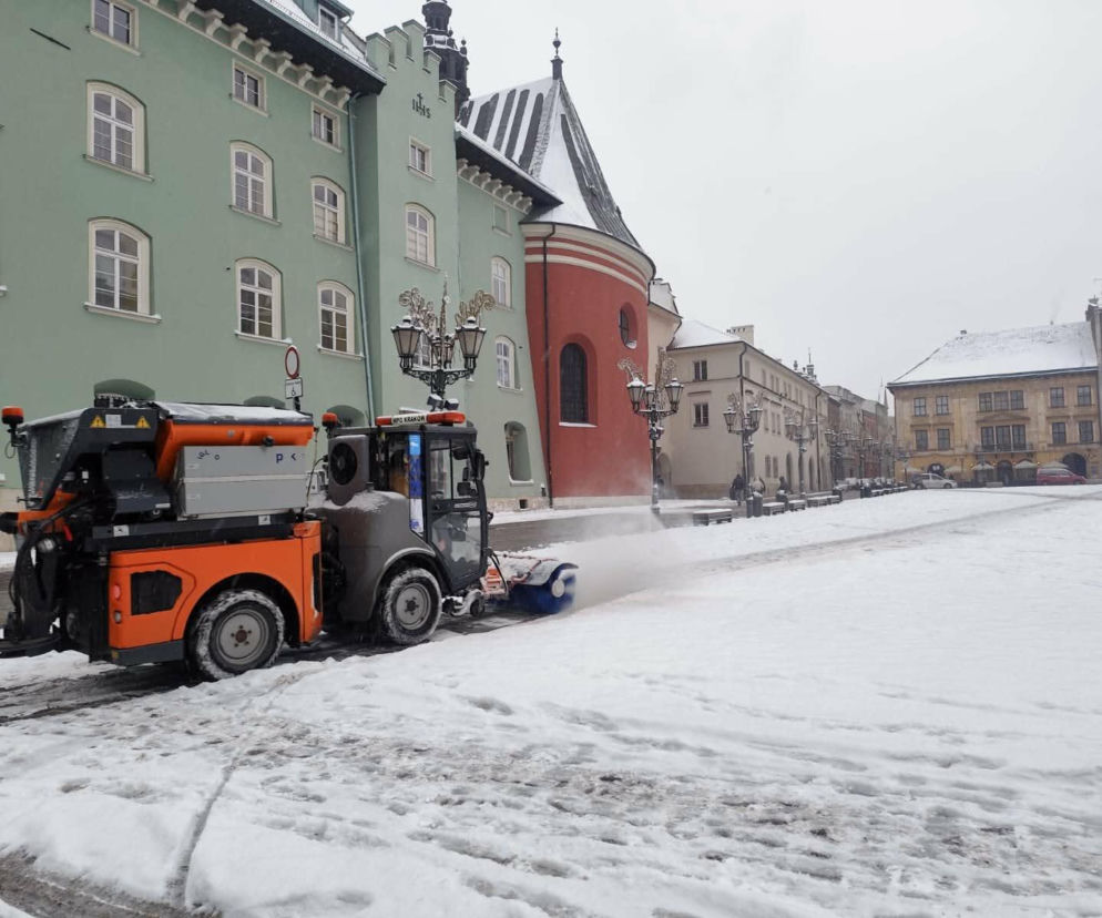 Potężny atak zimy w Krakowie! Śnieg nie odpuści, synoptycy nie mają dobrych informacji