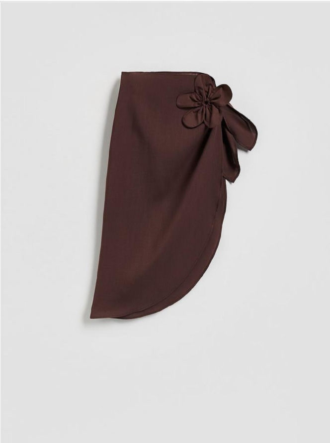 To najmodniejsza spódnica tej wiosny. W Reserved znajdziesz idealne modele