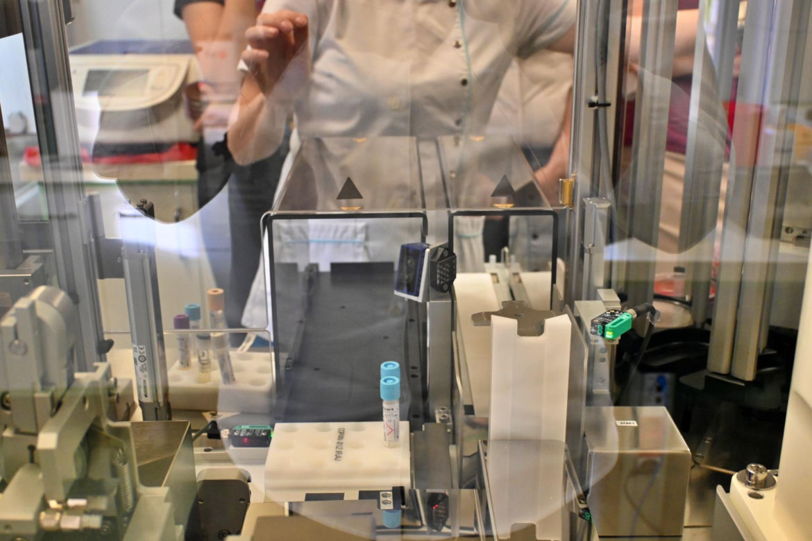  Sprzęt od WOŚP usprawni pracę laboratorium. Szpital przy Arkońskiej z wyjątkowym darem
