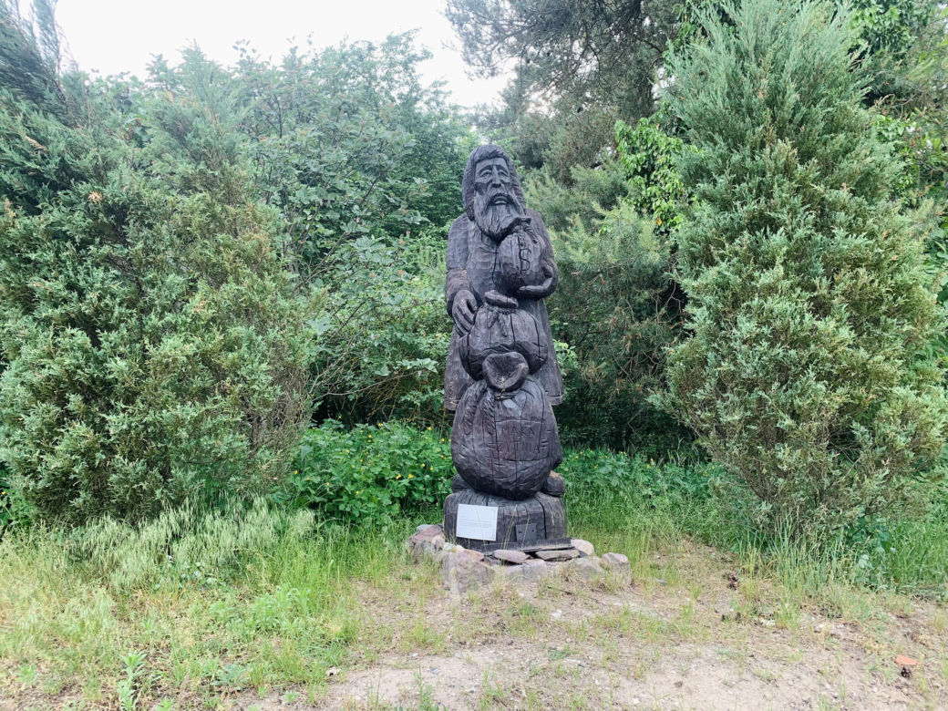Kolorowe domy inspirowane twórczością Vincenta van Gogha zamieniły wieś liczącą zaledwie stu mieszkańców w prawdziwą atrakcję turystyczną