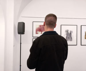 Wystawa słynnego malarza bez obrazów. Beksiński Nieoczywisty. Wystawa Fotografii i Grafik w MBWA w Lesznie