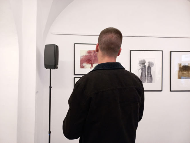 Wystawa słynnego malarza bez obrazów. "Beksiński Nieoczywisty. Wystawa Fotografii i Grafik" w MBWA w Lesznie