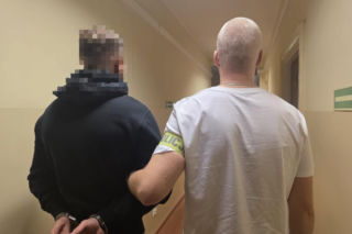 Wiedzieli, że jest niepełnosprawny, a i tak go pobili! Ofiara doznała licznych obrażeń