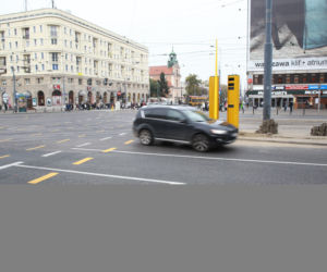 Warszawa - nowy fotoradar na skrzyżowaniu ulic Jana Pawła II i Solidarności