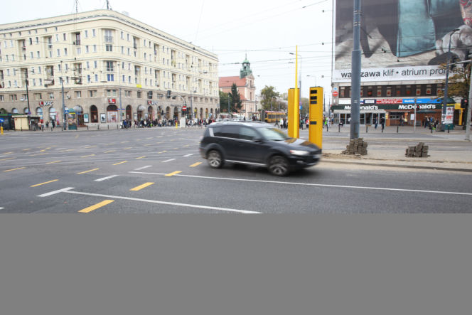 Warszawa - nowy fotoradar na skrzyżowaniu ulic Jana Pawła II i Solidarności