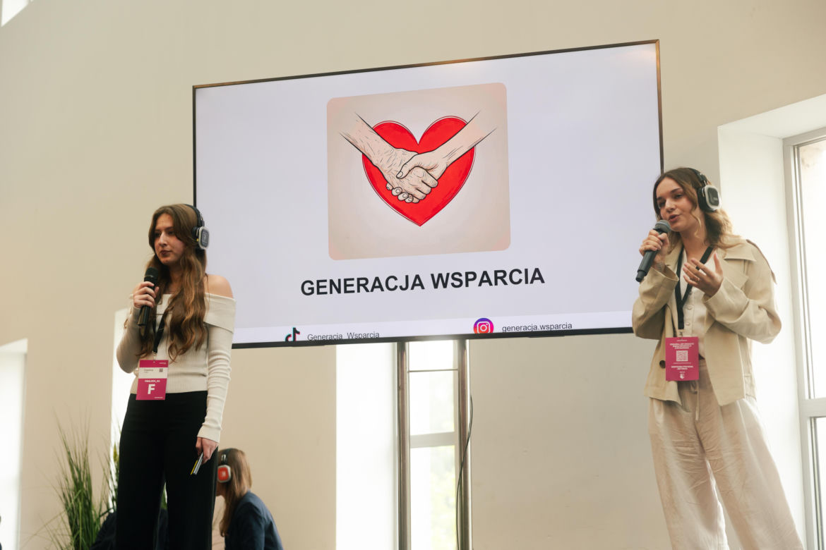 W ramach swojego projektu sześcioro uczniów Siedleckiego Prusa pomagało podopiecznym Domu Pomocy Społecznej w Siedlcach