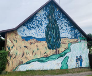 Kolorowe domy inspirowane twórczością Vincenta van Gogha zamieniły wieś liczącą zaledwie stu mieszkańców w prawdziwą atrakcję turystyczną