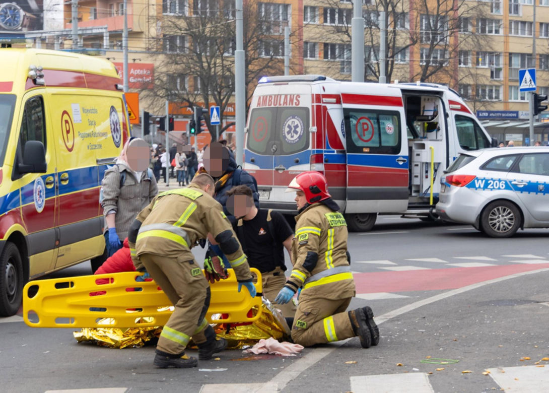 W Szczecinie kierowca rozpędzonym samochodem wpadł w pieszych
