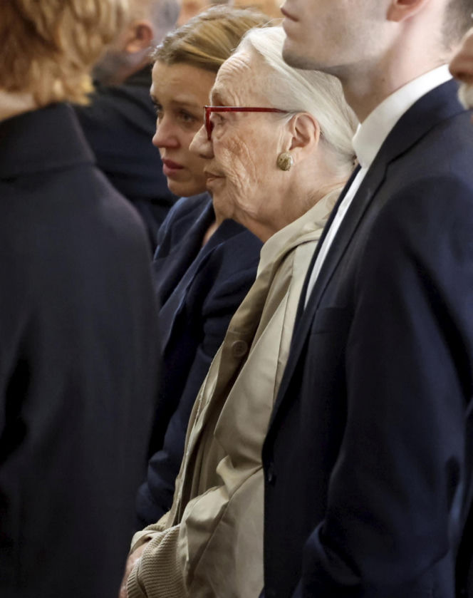 Monika Olejnik na pogrzebie senatora Piesiewicza. Towarzyszył jej ukochany