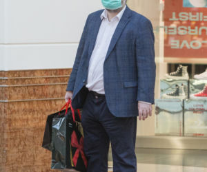 Europoseł Karol Karski kupił żonie dwie torebki