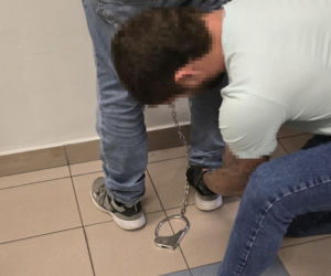 Sąsiedzi o Piotrze C., który zabił matkę: Kosił jej trawę, rąbał drewno, woził na zakupy