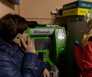 Wojna na Ukrainie. Tłumy uchodźców w Medyce i na dworcu we Lwowie
