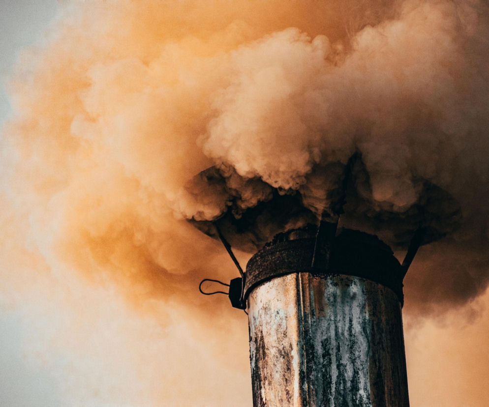 Toksyczne powietrze nad Polską. Alerty RCB dla kilku regionów