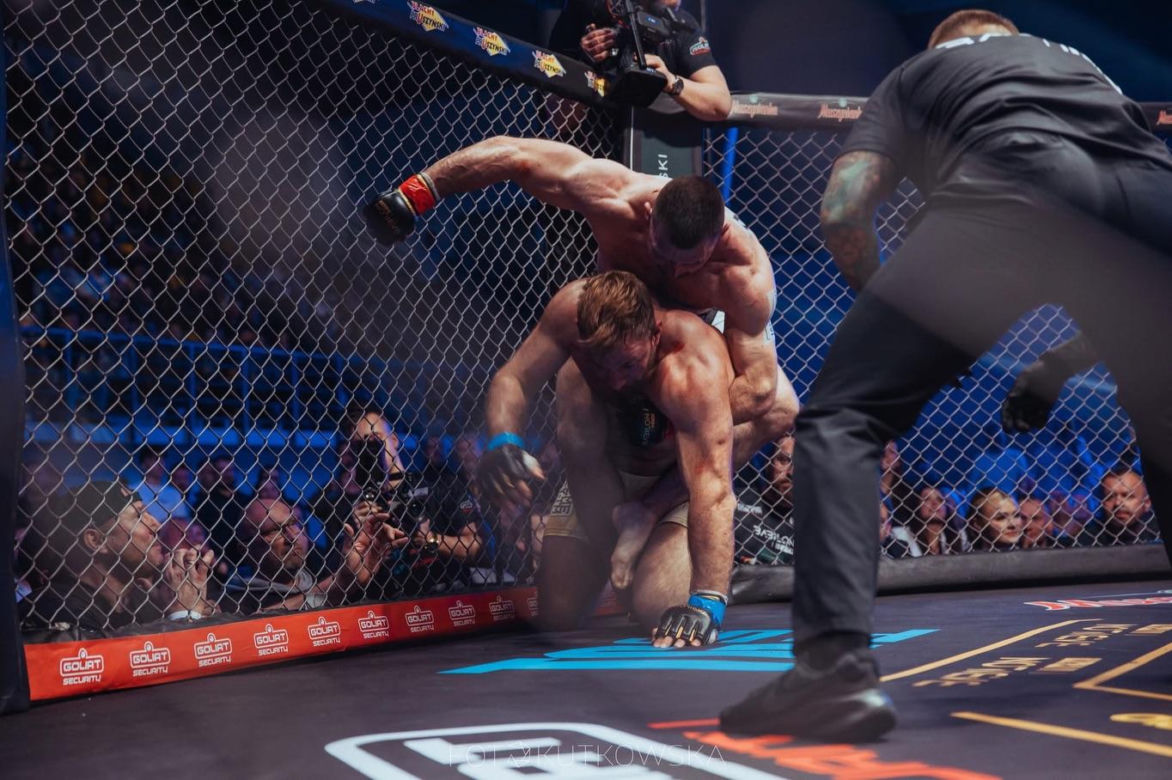 Szymon Kołecki mistrzem Babilon MMA