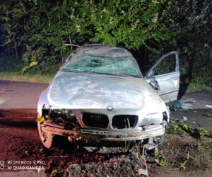 Podkarpackie. BMW wypadło z drogi [ZDJĘCIA]