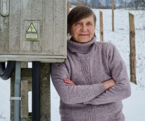 Słup na środku drogi w Starym Kawkowie
