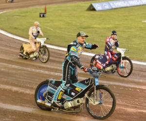 PRES Grupa Dewloperska Toruń - Abramczyk Polonia Bydgoszcz, zdjęcia kibiców i zawodników z pożegnania Adriana Miedzińskiego